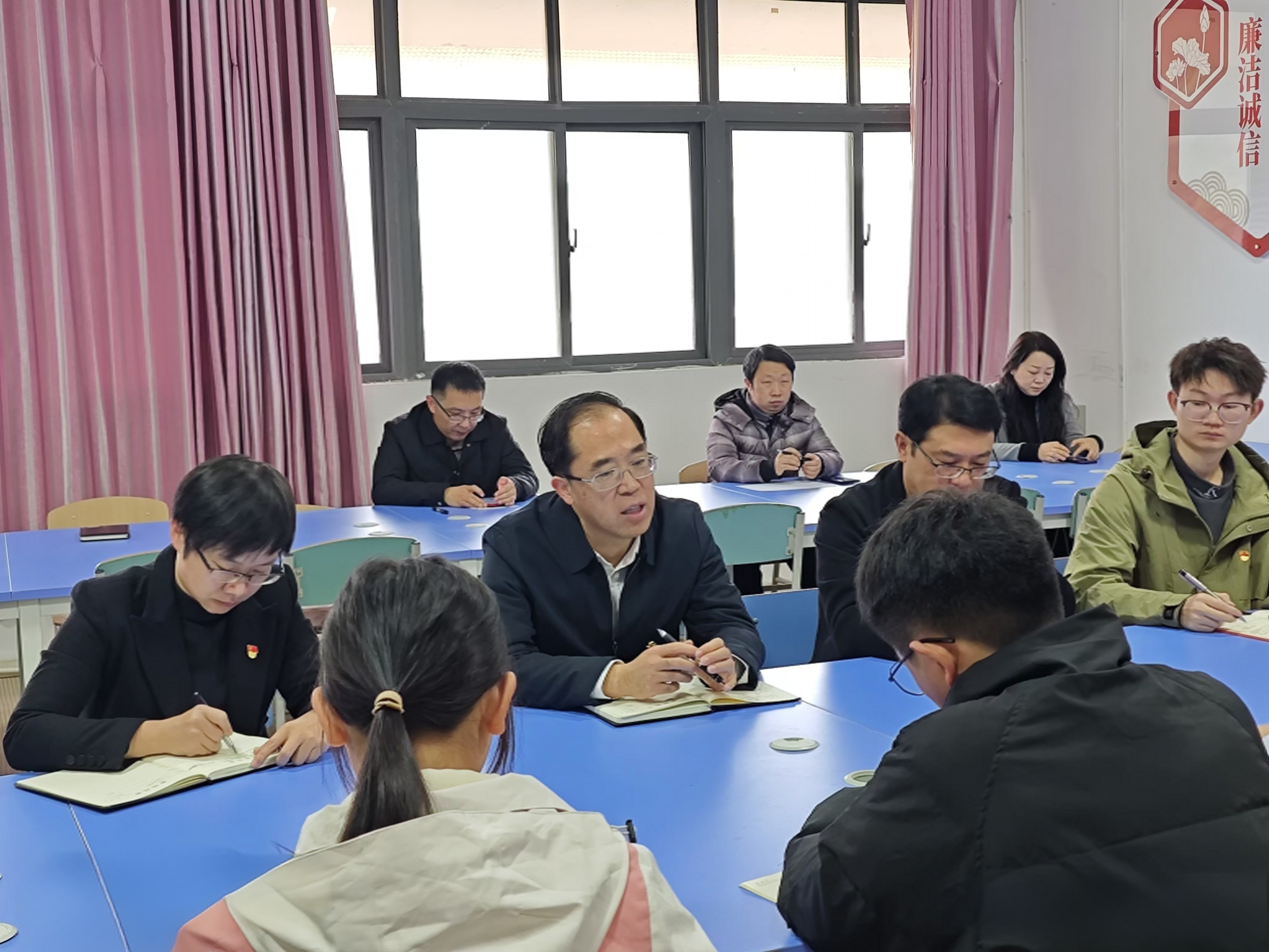 座谈会现场1.jpg